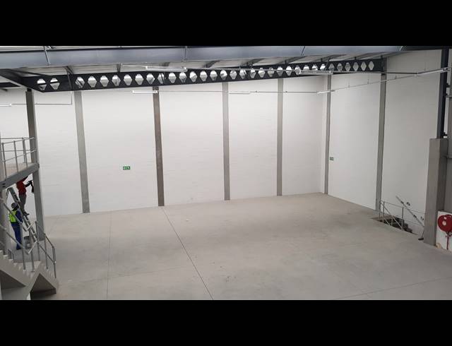 1,006M² FACTORY TO LET IN STIKLAND